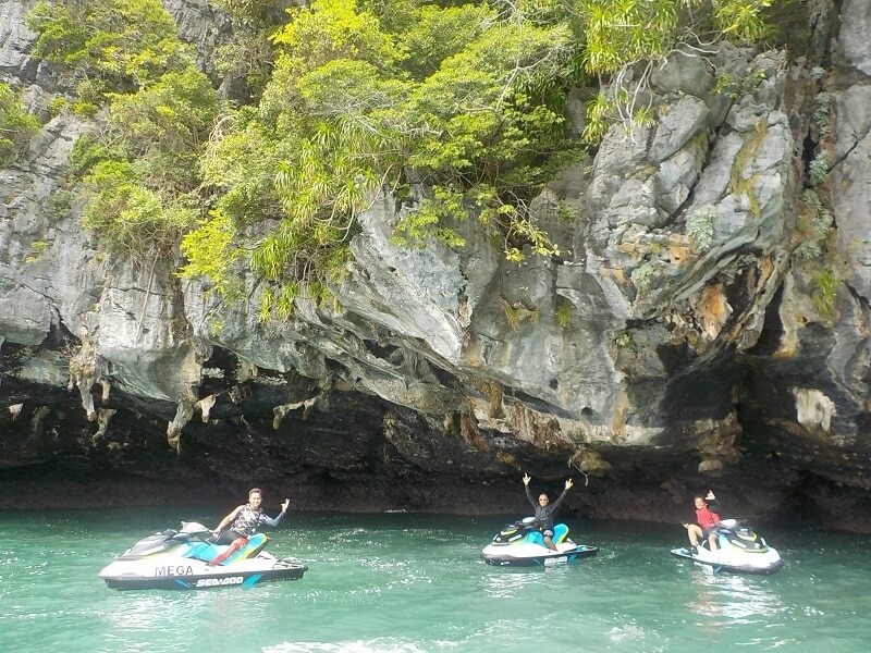 https://www.facebook.com/pg/MegaWaterSports/photos/